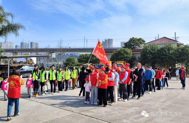 同植友谊树 共奔新征程｜重庆商会党支部开展党建联建植树活动(图1)