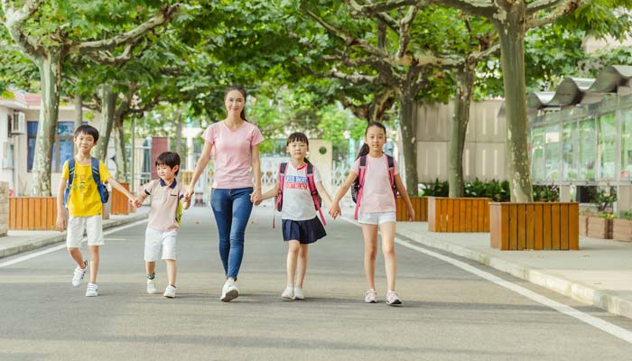 小学生交通安全常识 小学生交通安全常识有哪些(图3)